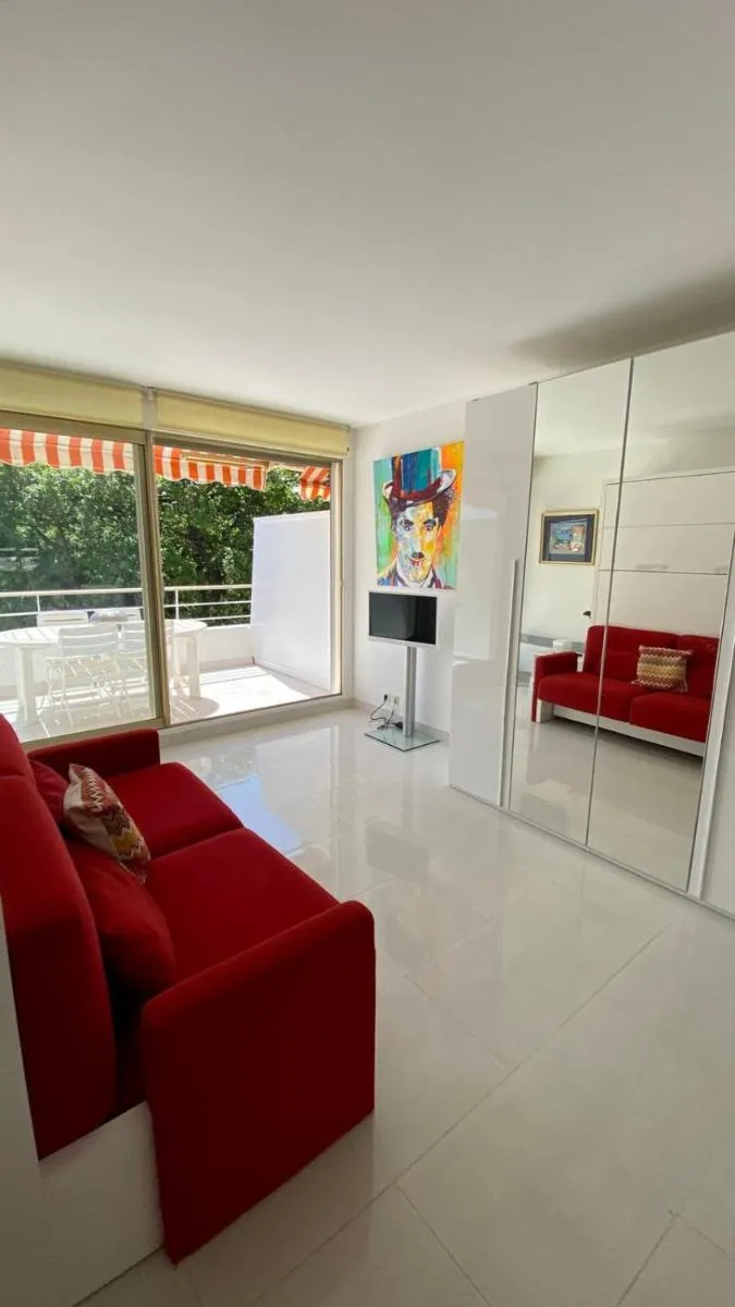 Image 5 of Charming Studio With Pool In Saint Tropez