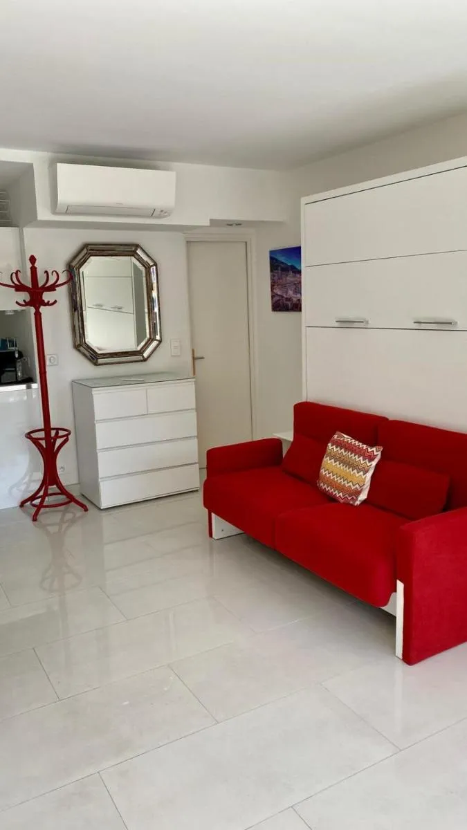 Image 6 of Charming Studio With Pool In Saint Tropez