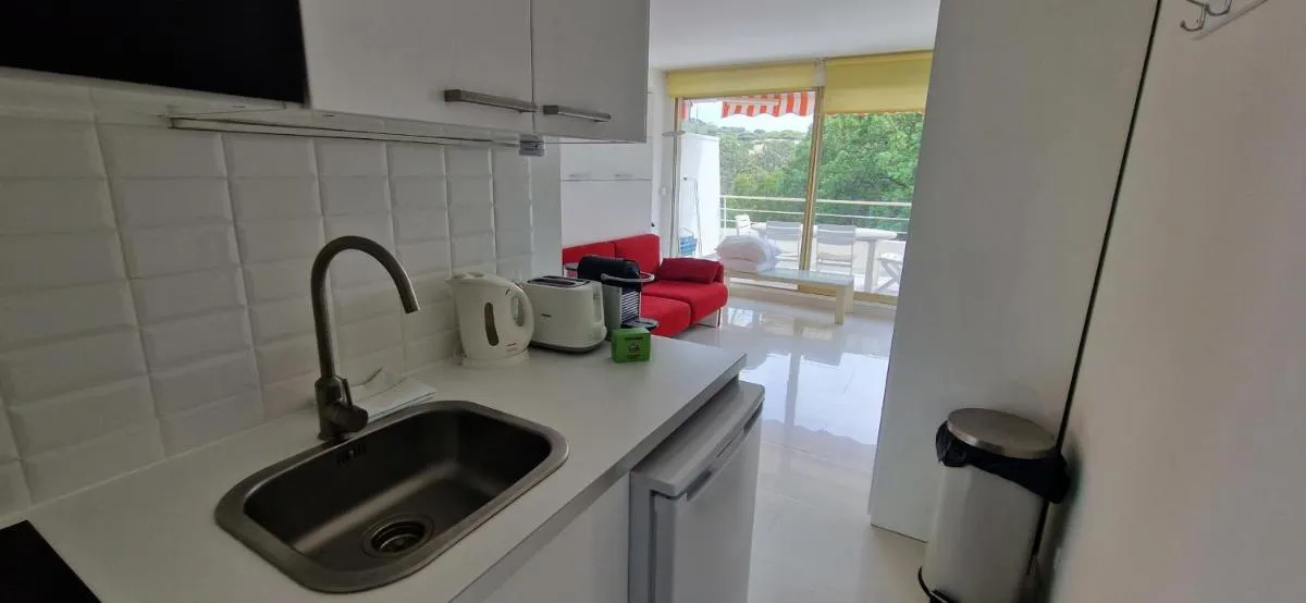Image 2 of Charming Studio With Pool In Saint Tropez