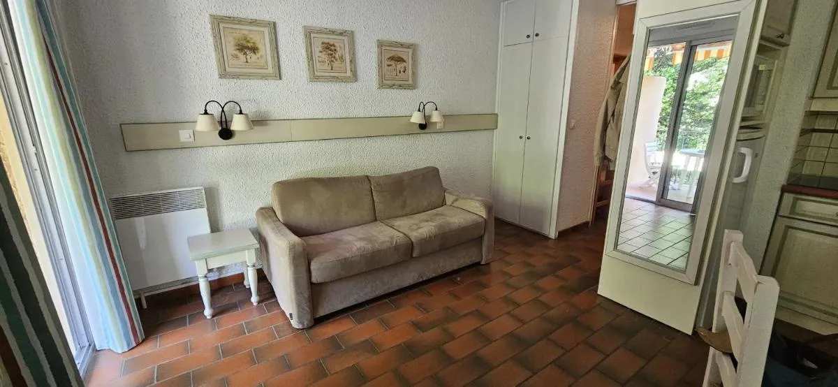Image 1 of Cozy studio with balcony and communal pool