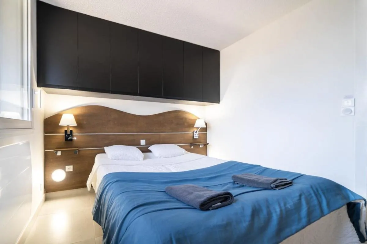 Image 6 of Eden Room