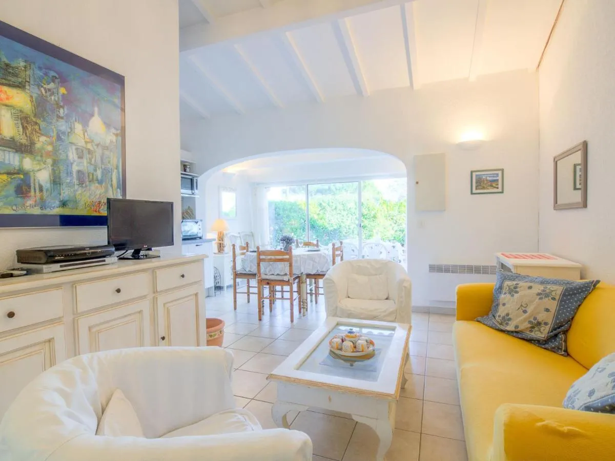 Image 2 of Holiday Home Les Parcs de Gassin-2 by Interhome