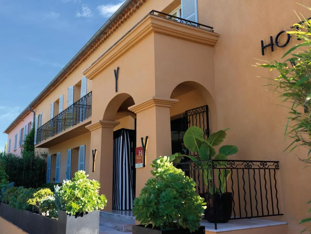 Image 2 of Hôtel Le Y