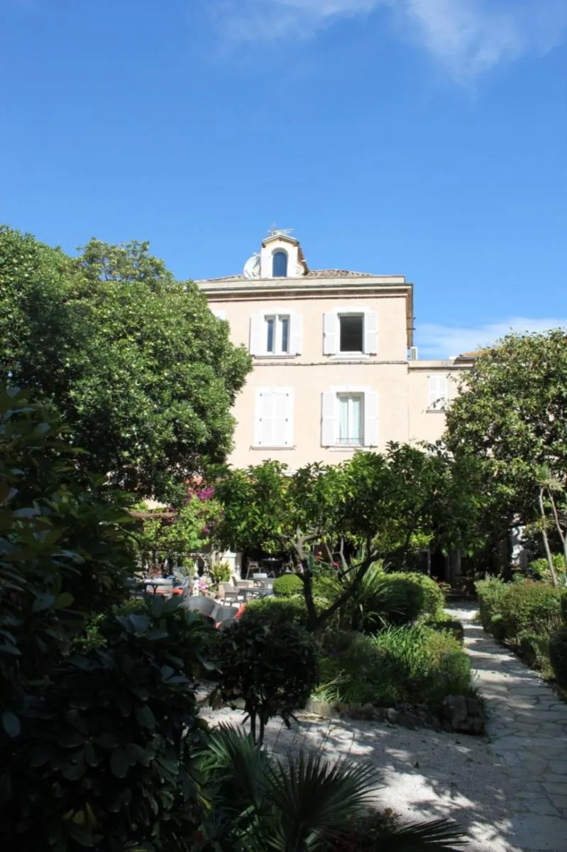 Image 6 of Hôtel Les Palmiers