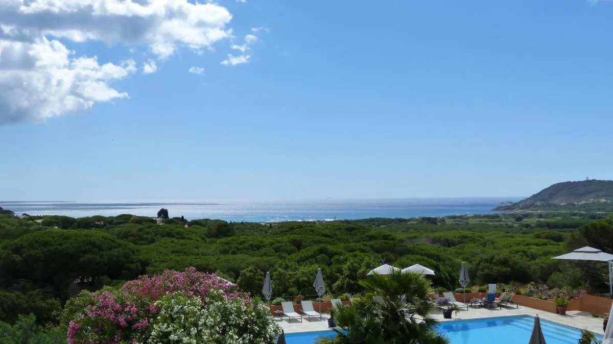 Image 2 of Hôtel les Bouis – Vue mer