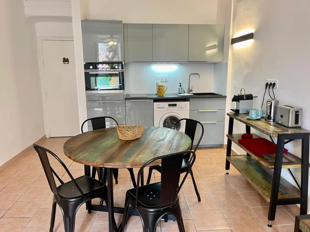 Image 2 of L’atelier du Portail 9
