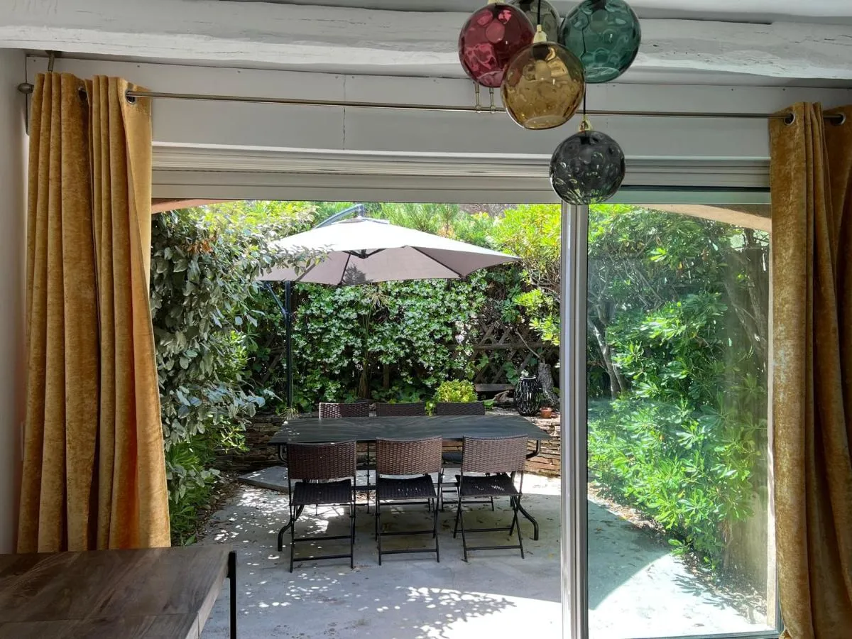Image 2 of L’atypique : 2 chambres // Piscine // parking