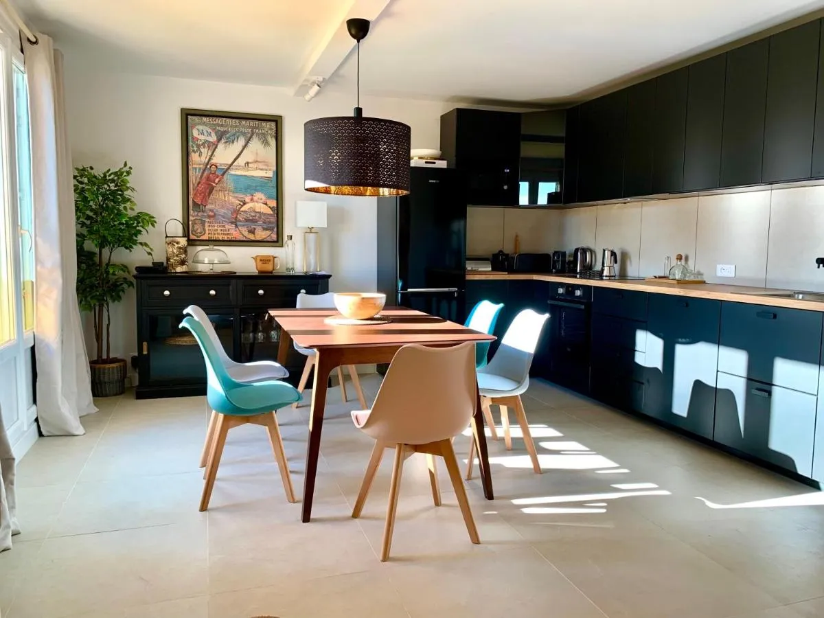 Image 2 of Luxury Apartment St-Tropez/ 10mn walk to center.