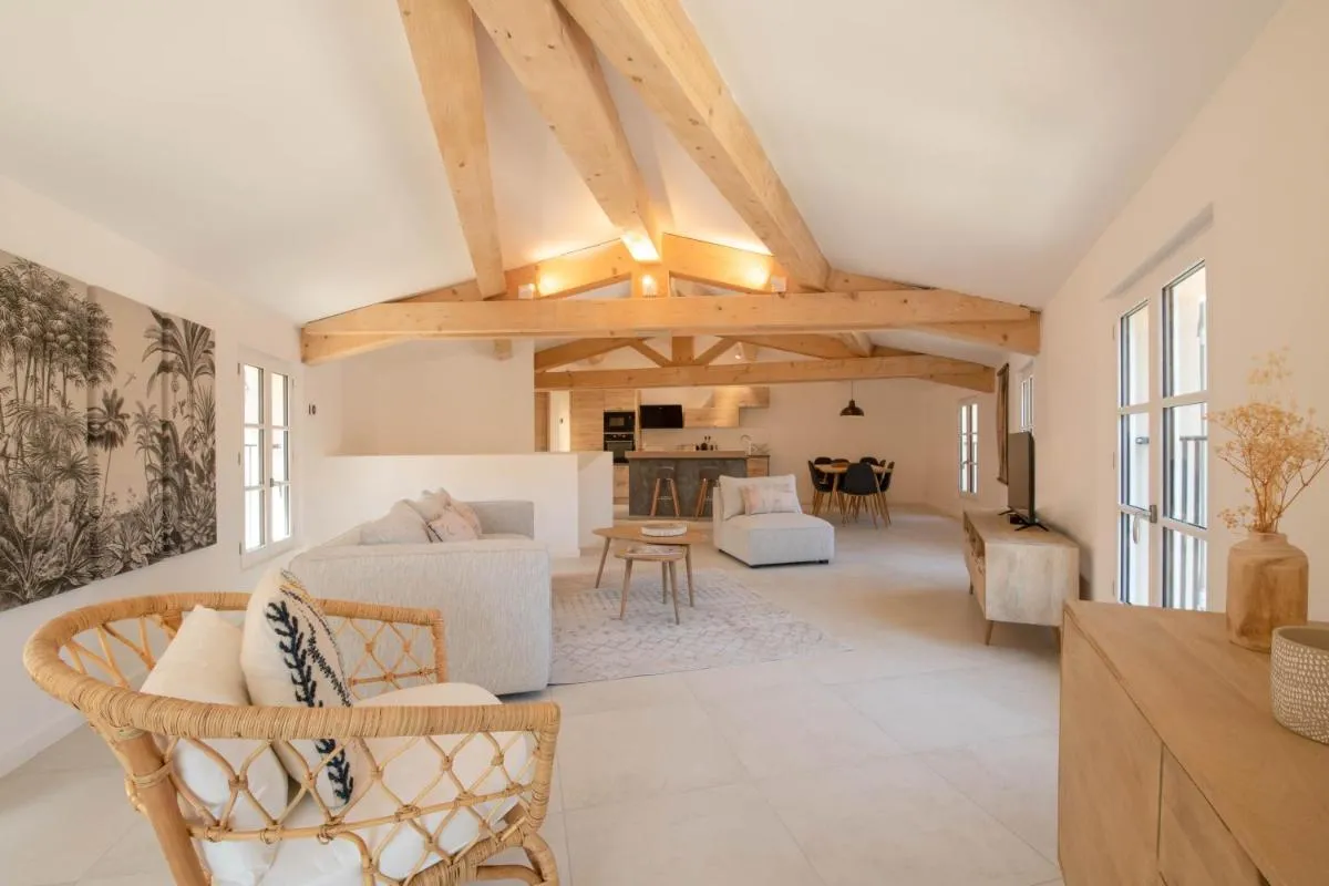 Image 3 of MAISON MARTINE