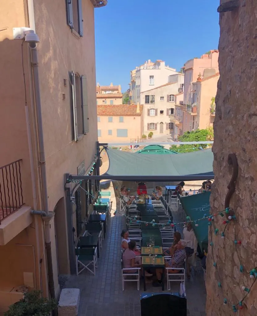 Image 3 of Maison d’ Orange – Ponche