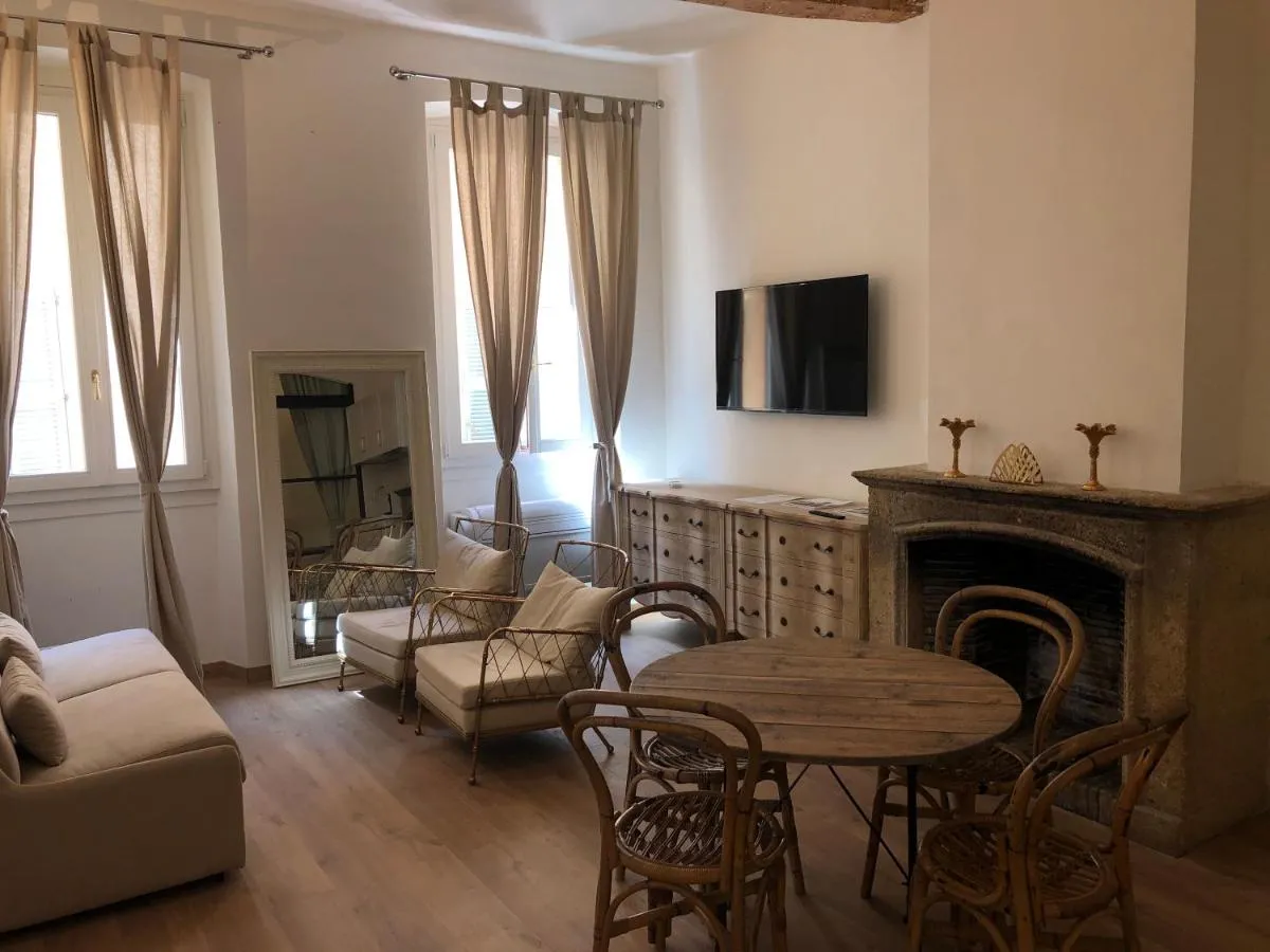 Image 1 of Maison d’ Orange – Ponche