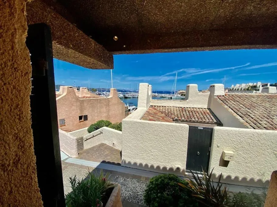 Image 1 of MarinesAppartement, 2min Plage, accès direct port