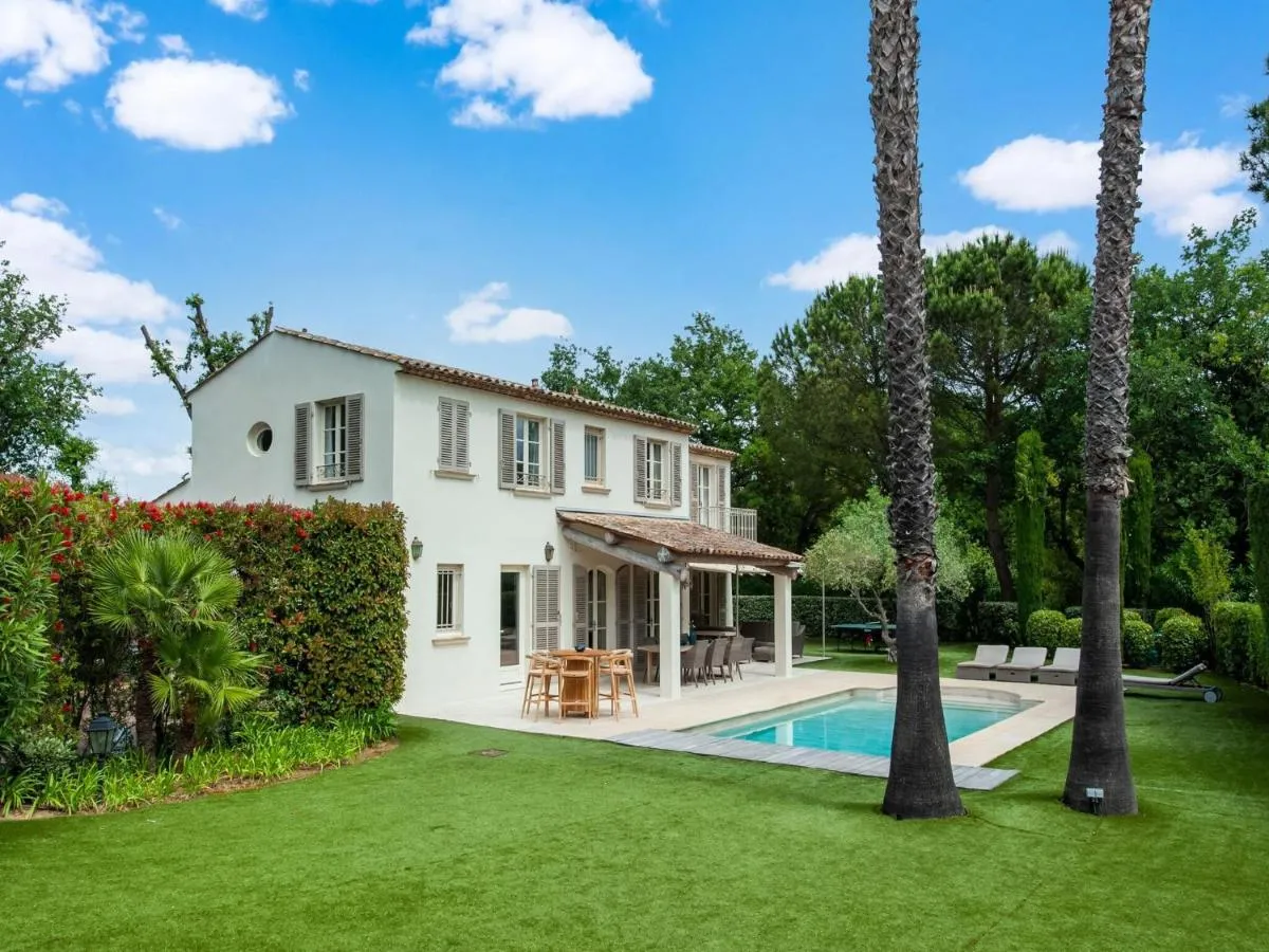 Image 5 of Modern villa with private pool