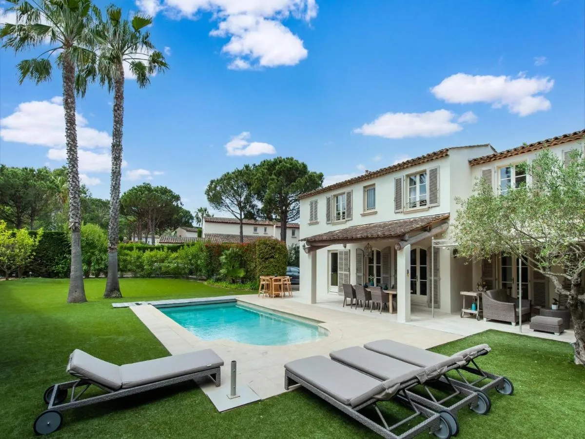 Image 6 of Modern villa with private pool