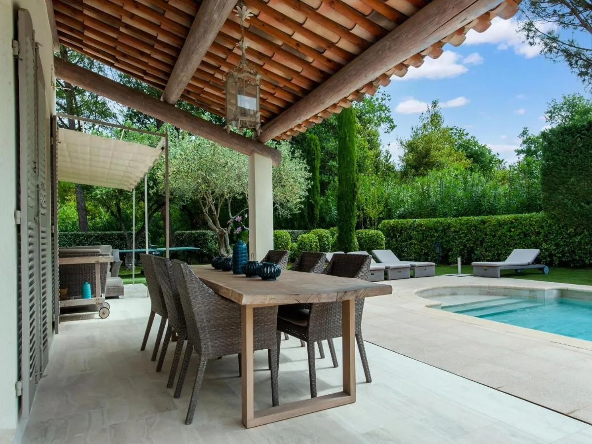 Image 4 of Modern villa with private pool