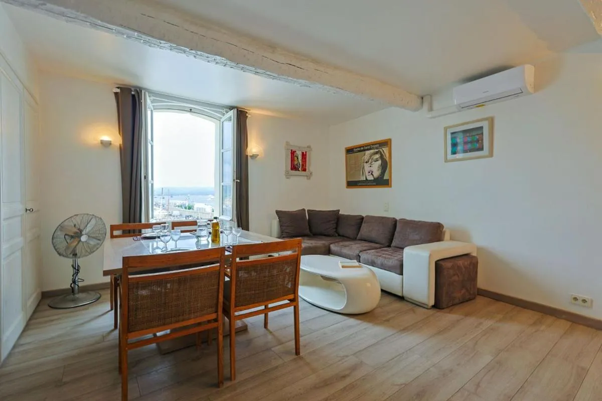 Image 2 of Sailing Apartment