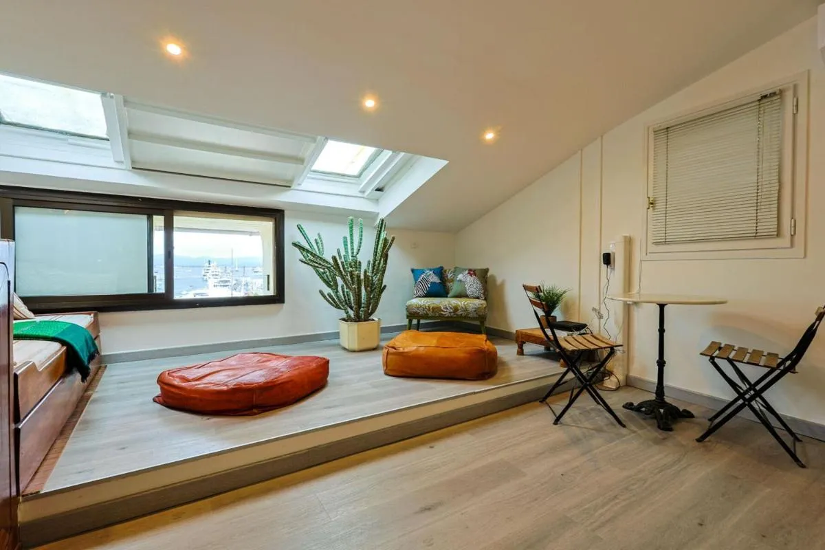 Image 3 of Sailing Apartment