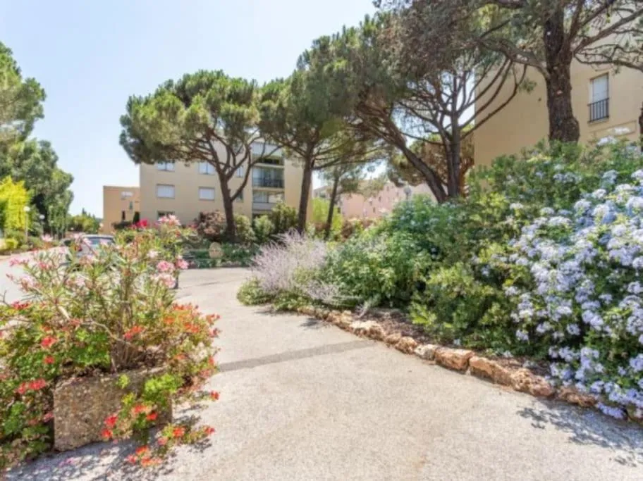 Image 2 of Saint Antoine-City center St-Tropez-TerraceParking