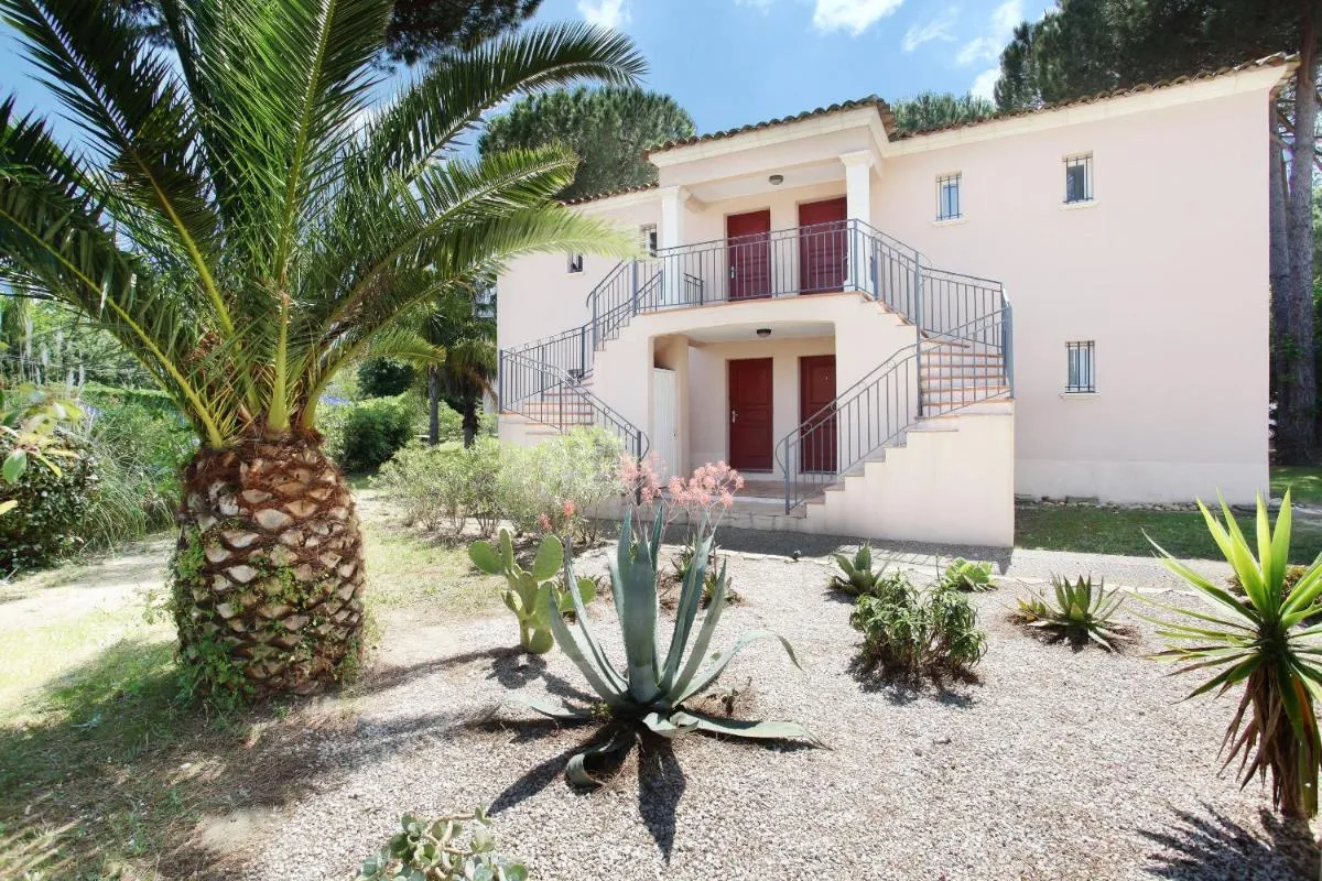 Image 1 of Saint-Tropez en résidence avec piscine