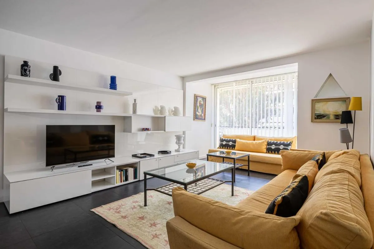 Image 1 of Splendid flat in the heart of Saint Tropez with Parking 2BR 6p