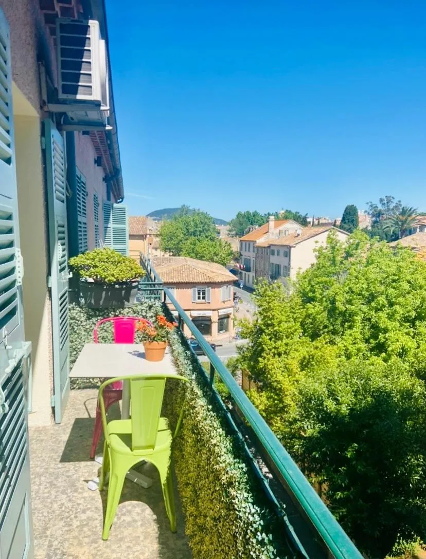 Image 5 of St Tropez T2 central