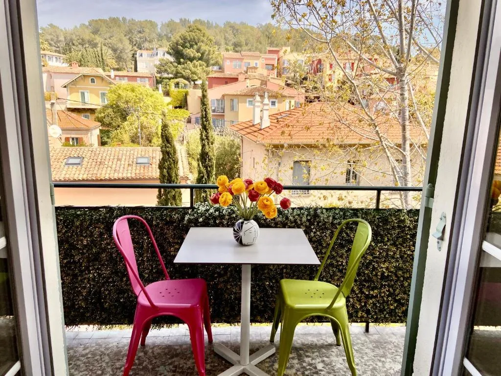 Image of St Tropez T2 central
