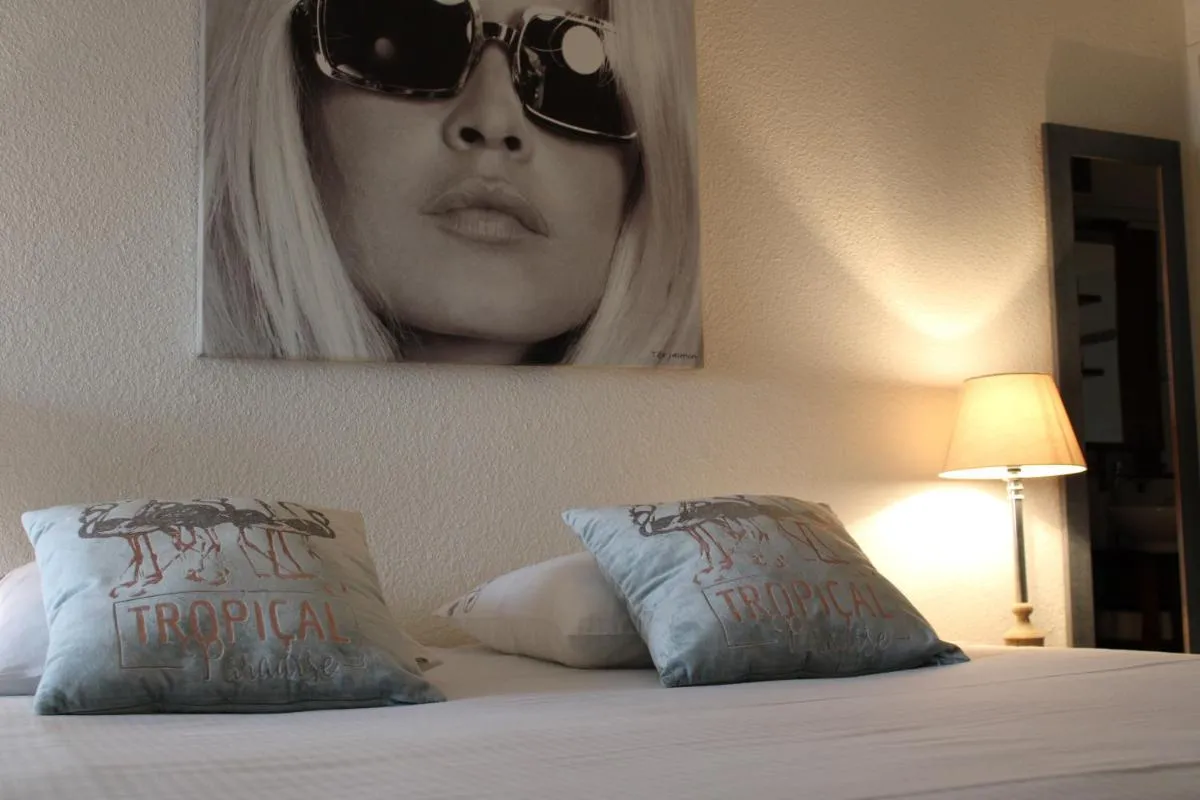 Image 5 of Studio centre Saint Tropez parking piscine wifi vue mer
