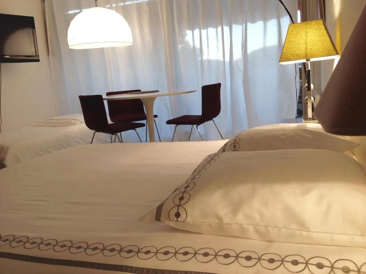 Image 6 of Studio centre Saint Tropez parking piscine wifi vue mer