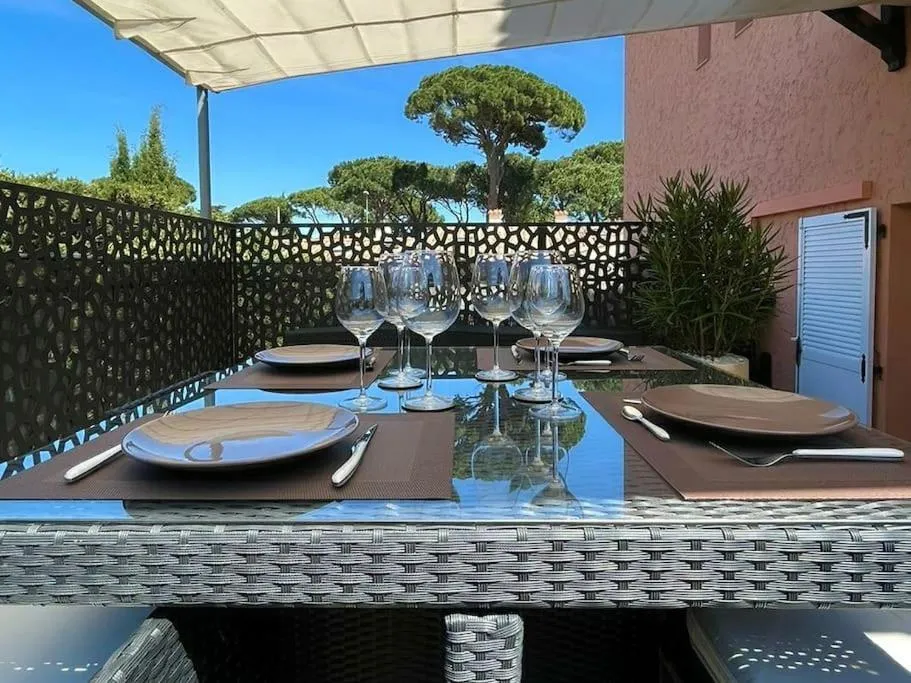 Image of Studio climatisé, terrasse, parking privé, 50m de la plage