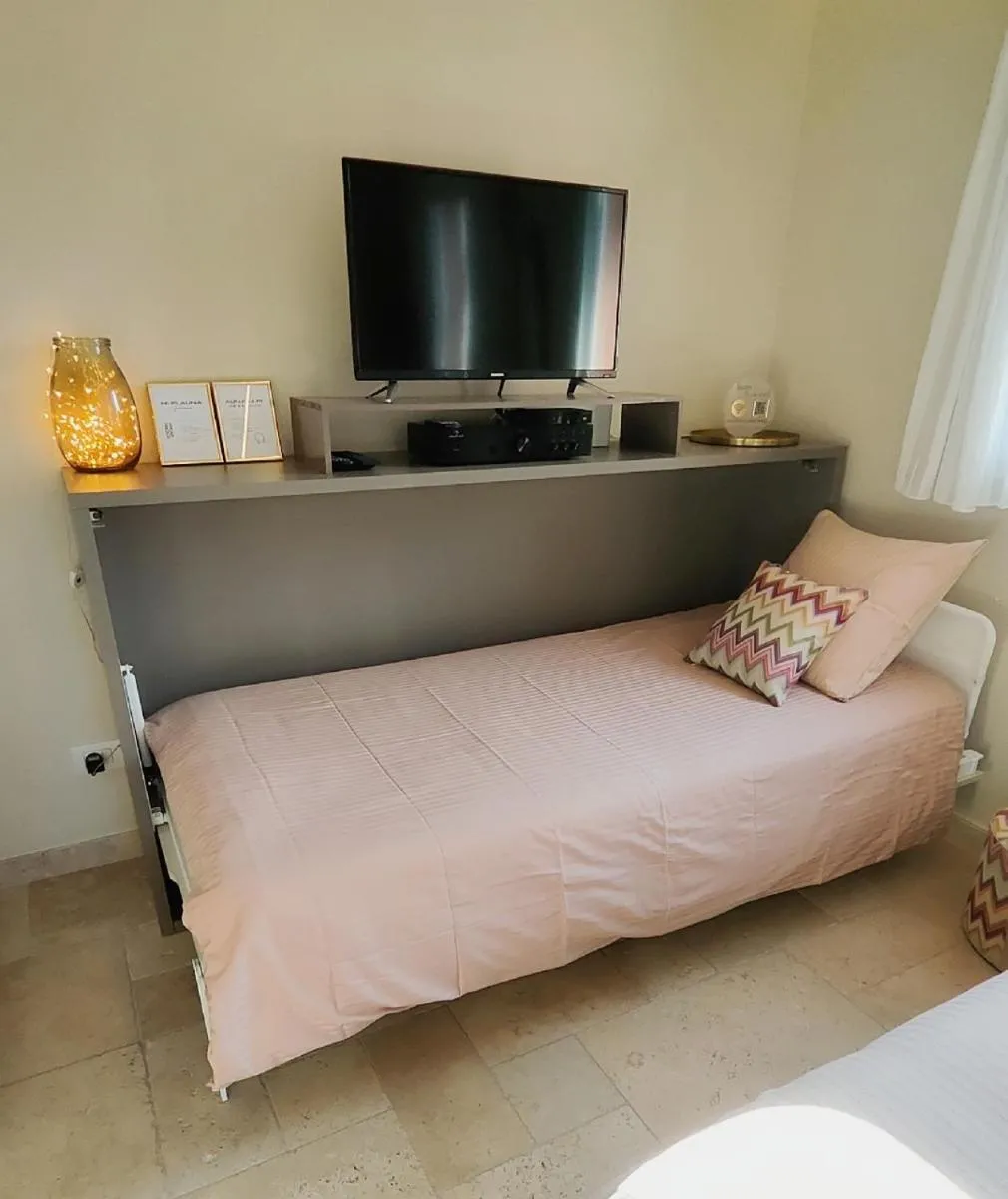 Image 4 of Studio climatisé, terrasse, parking privé, 50m de la plage
