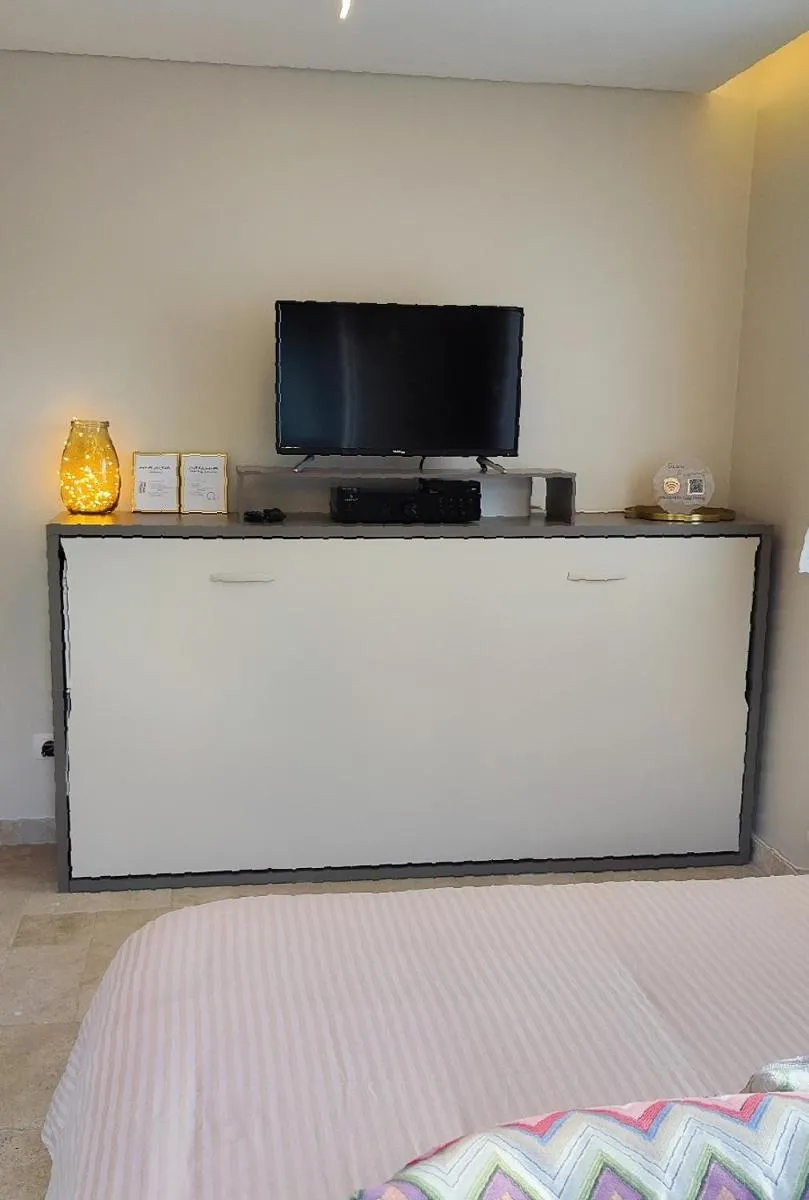 Image 3 of Studio climatisé, terrasse, parking privé, 50m de la plage