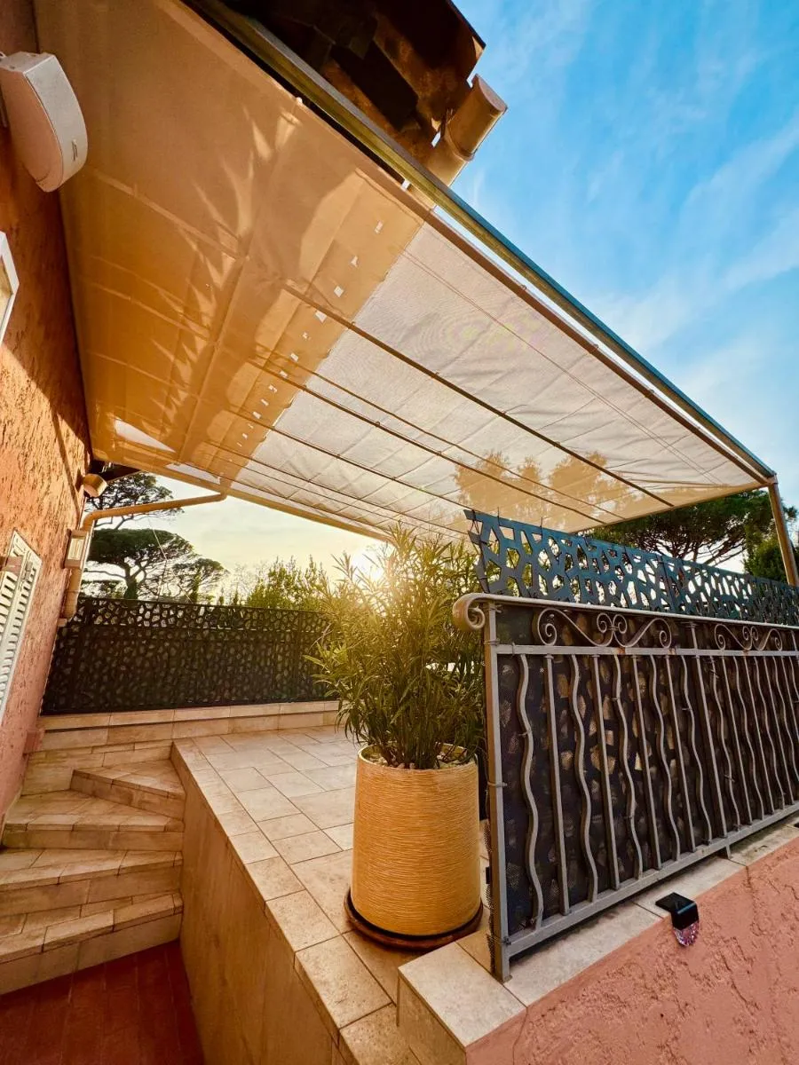 Image 2 of Studio climatisé, terrasse, parking privé, 50m de la plage