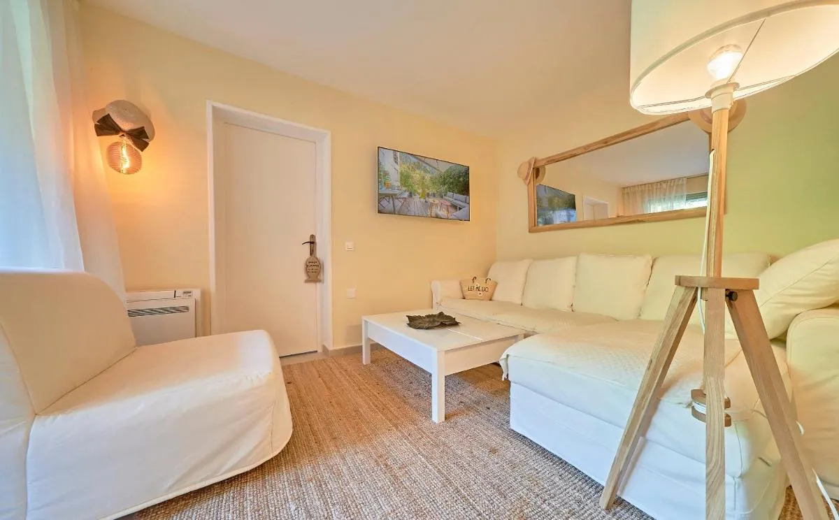 Image 2 of Sunset-Apartment St-Tropez-swimming pool-parking