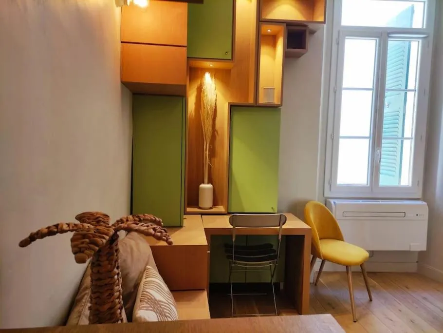 Image 2 of Superbe Appartement central, climatisé, parking