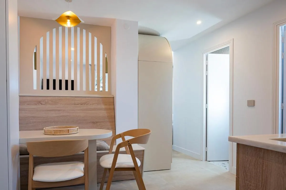 Image 1 of Superbe studio avec balcon vue mer à 100m de la plage ref B1