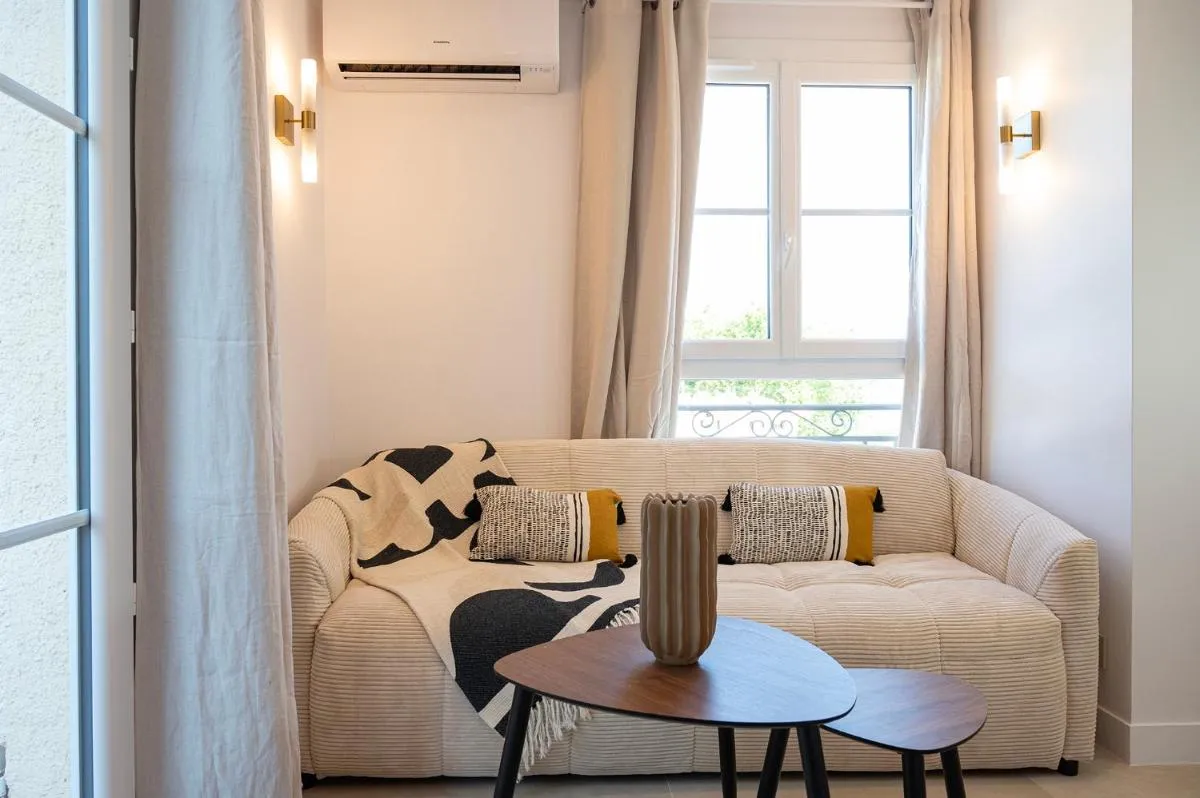Image 5 of Superbe studio avec balcon vue mer à 100m de la plage ref B1