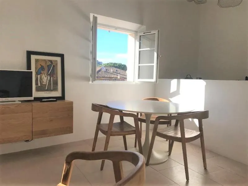 Image 2 of VILLAGE – DUPLEX lumineux avec vue magnifique sur les toits