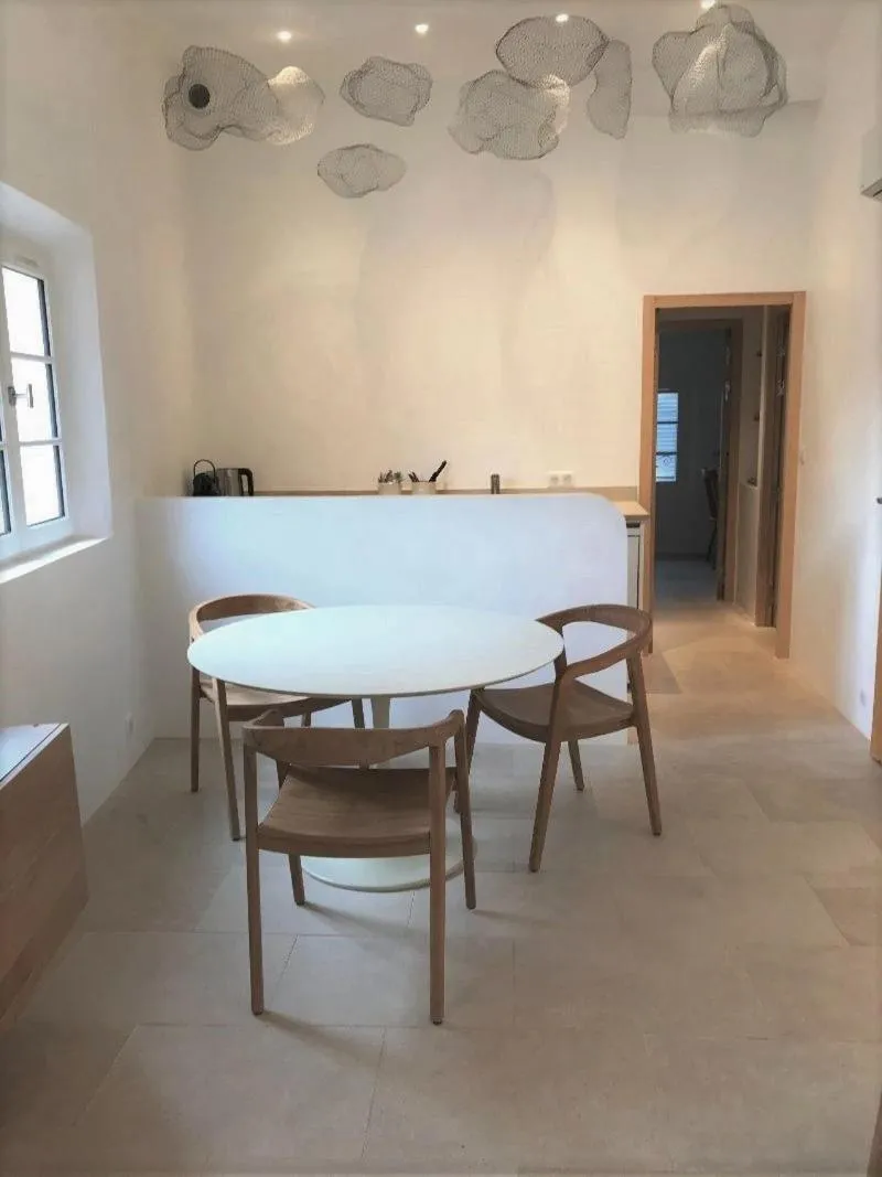 Image 4 of VILLAGE – DUPLEX lumineux avec vue magnifique sur les toits
