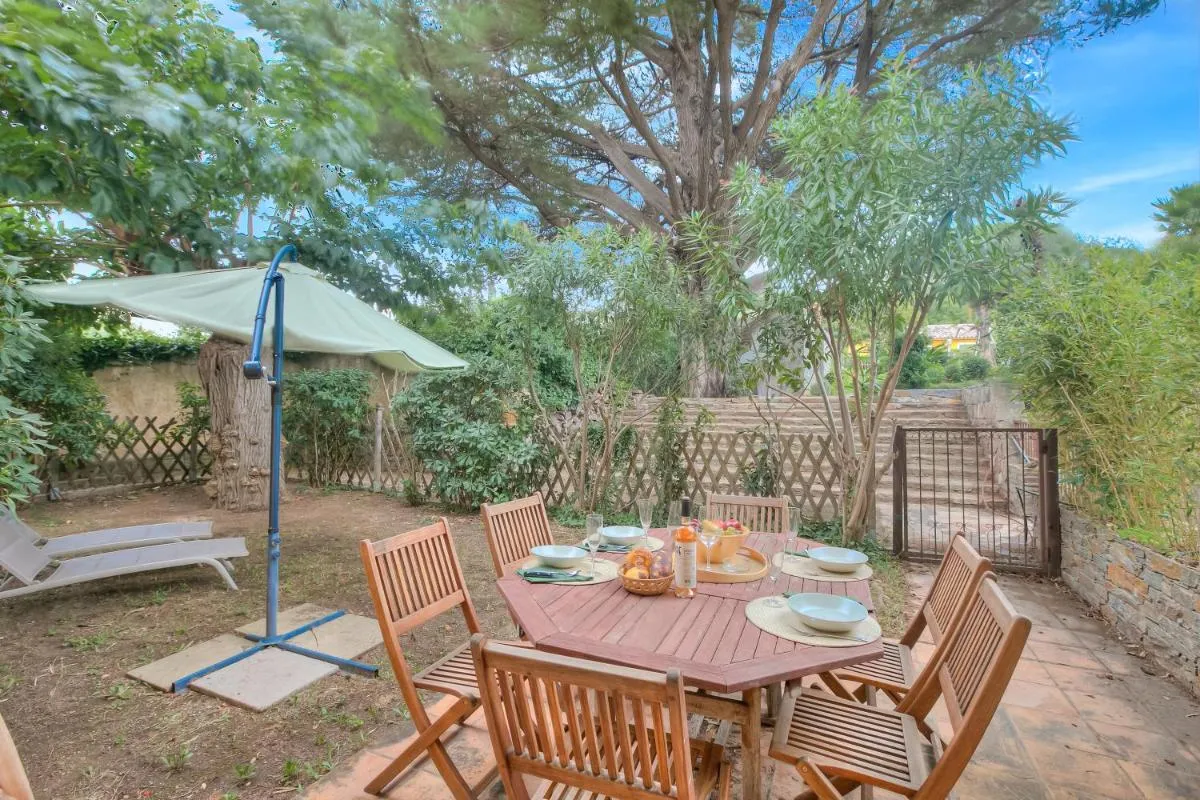 Image 1 of Villa Azzurra Front Beach – Happy Rentals