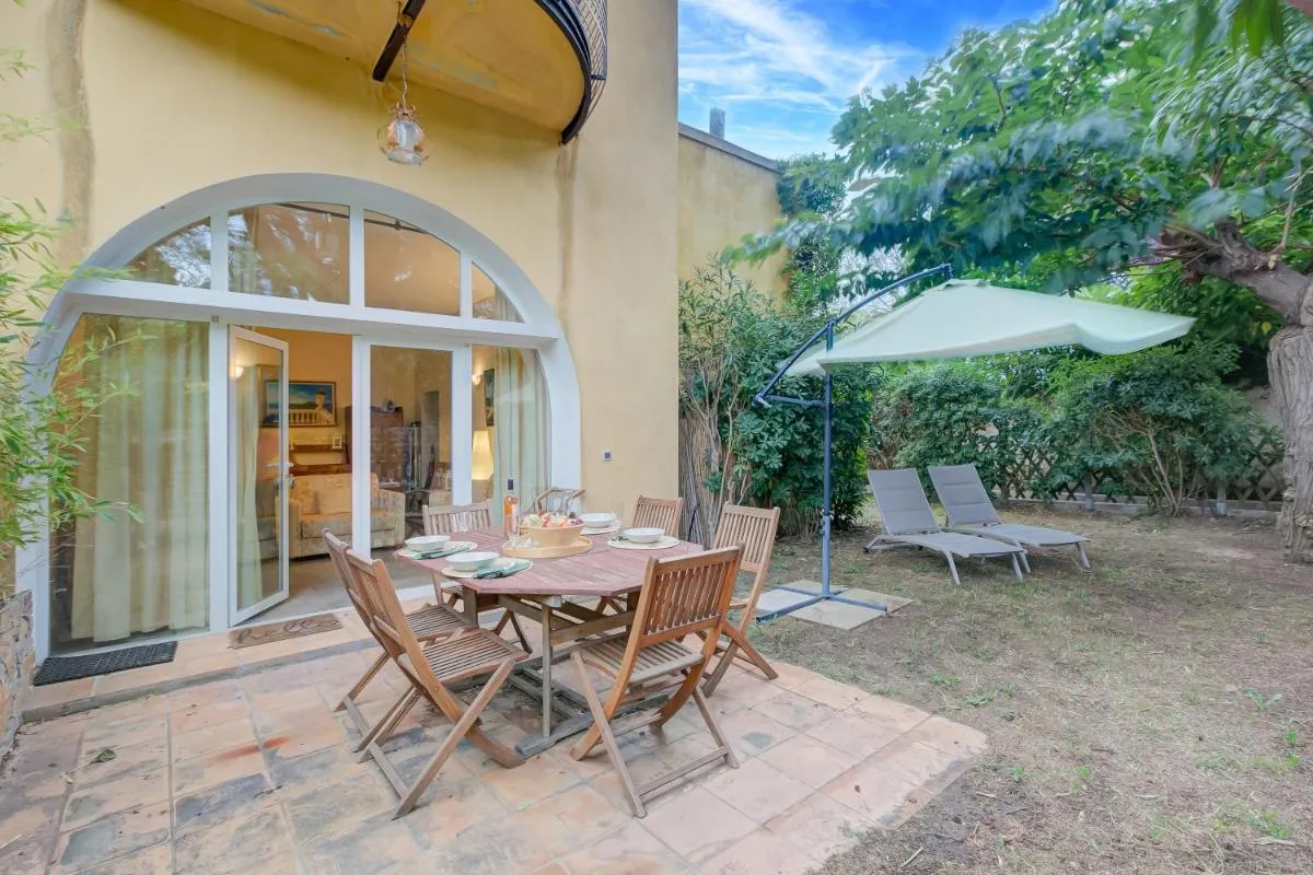Image 2 of Villa Azzurra Front Beach – Happy Rentals