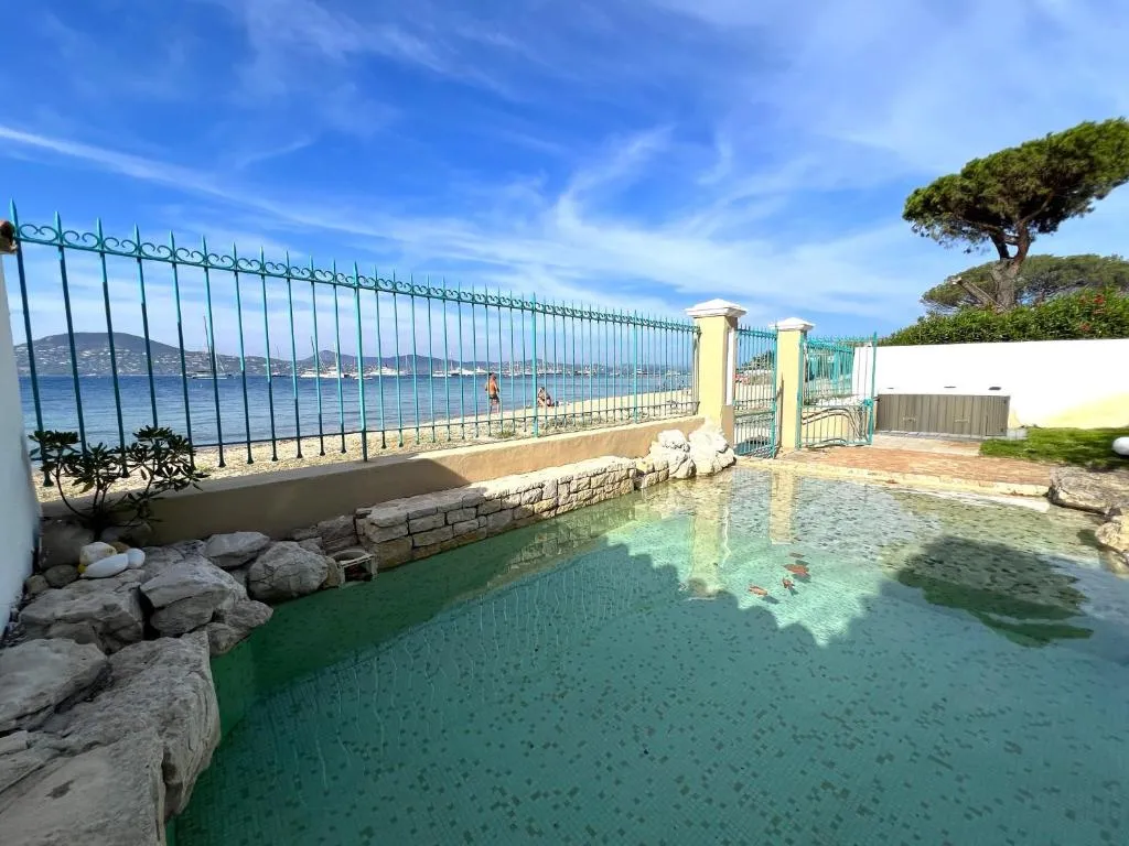 Image of Villa La Désirade – LES PIEDS DANS L’EAU – PLAGE LA BOUILLABAISSE – ST TROPEZ – 14 PERSONNES