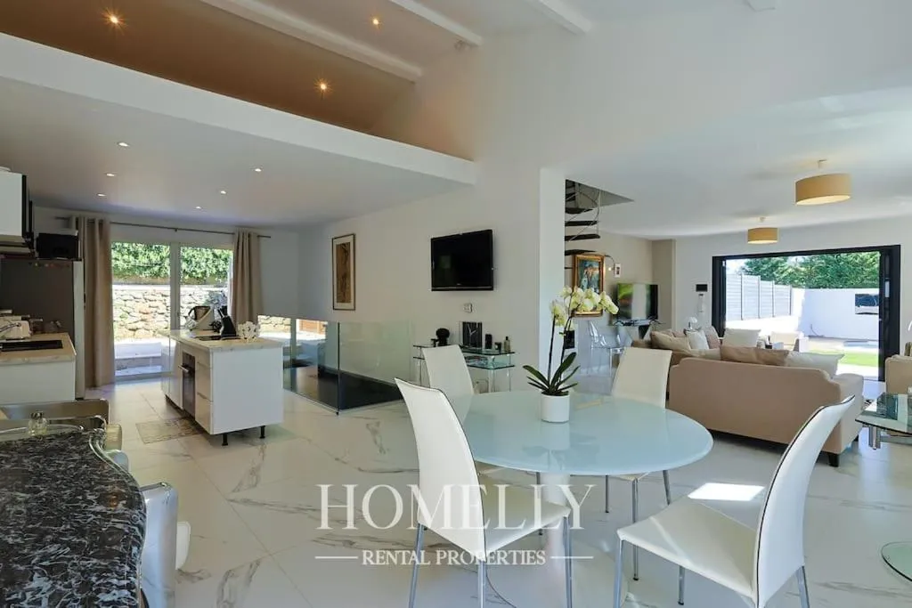 Image of Villa élégante avec piscine à Saint-Tropez – Villa Chrystal