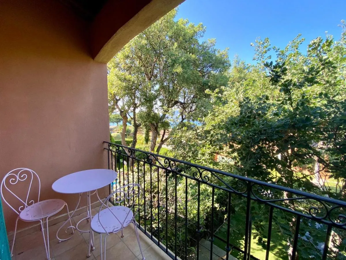 Image 6 of Villa vue mer donnant sur le Golfe de St Tropez, 2 chambres, 6 pers, piscine commune