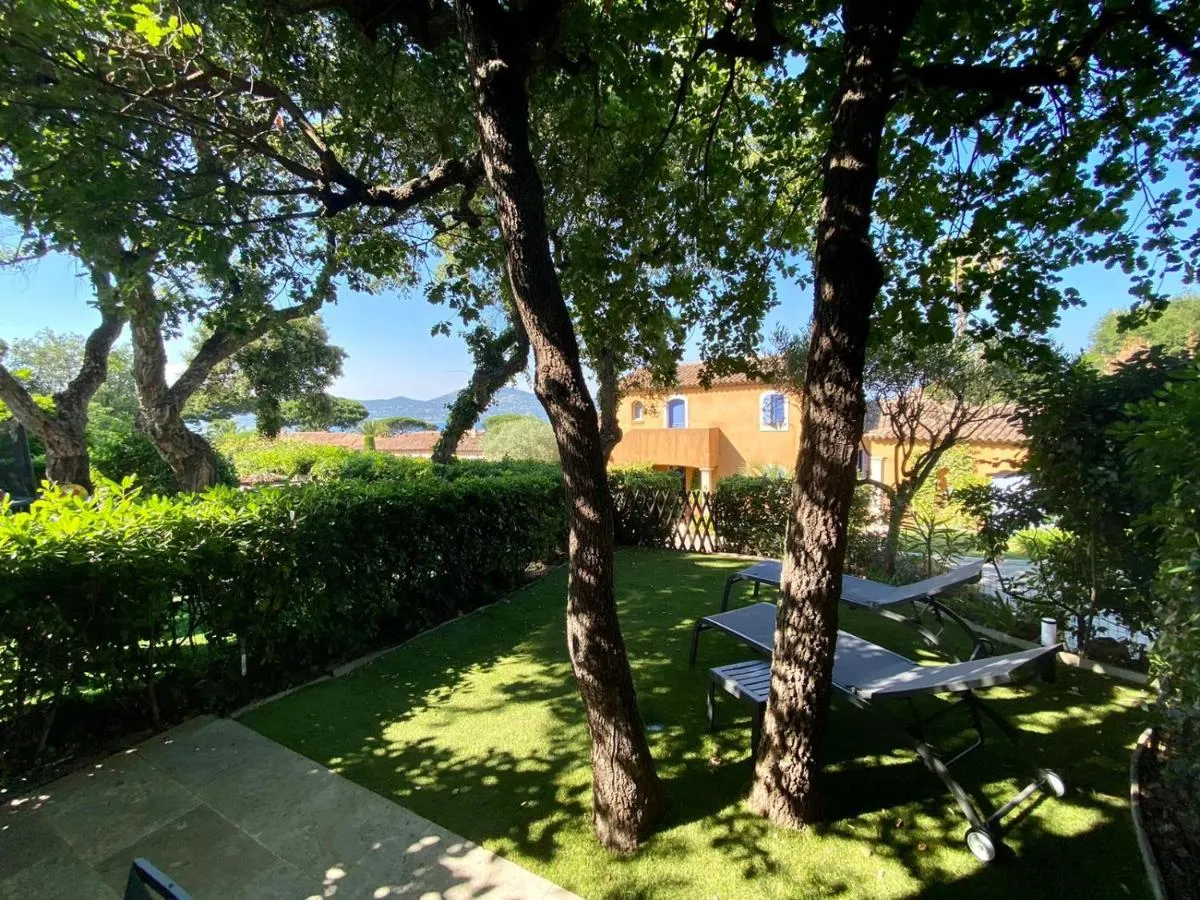 Image 1 of Villa vue mer donnant sur le Golfe de St Tropez, 2 chambres, 6 pers, piscine commune