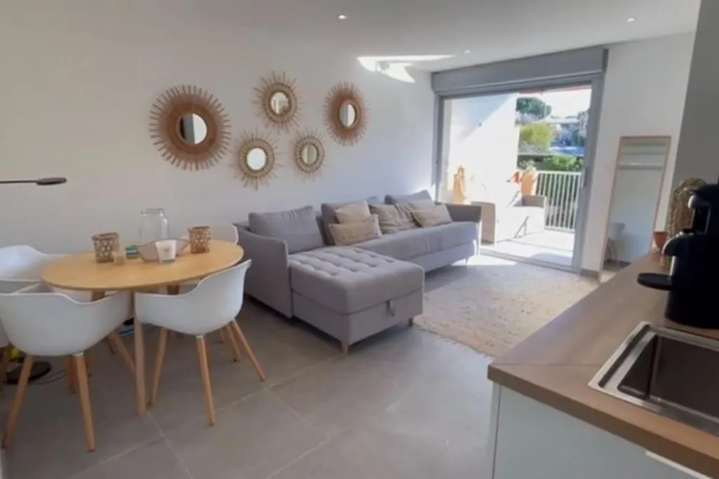 Image of appt St Tropez ,magnifique T2, piscine ,terrasse, emplacement ideal ,front de mer,