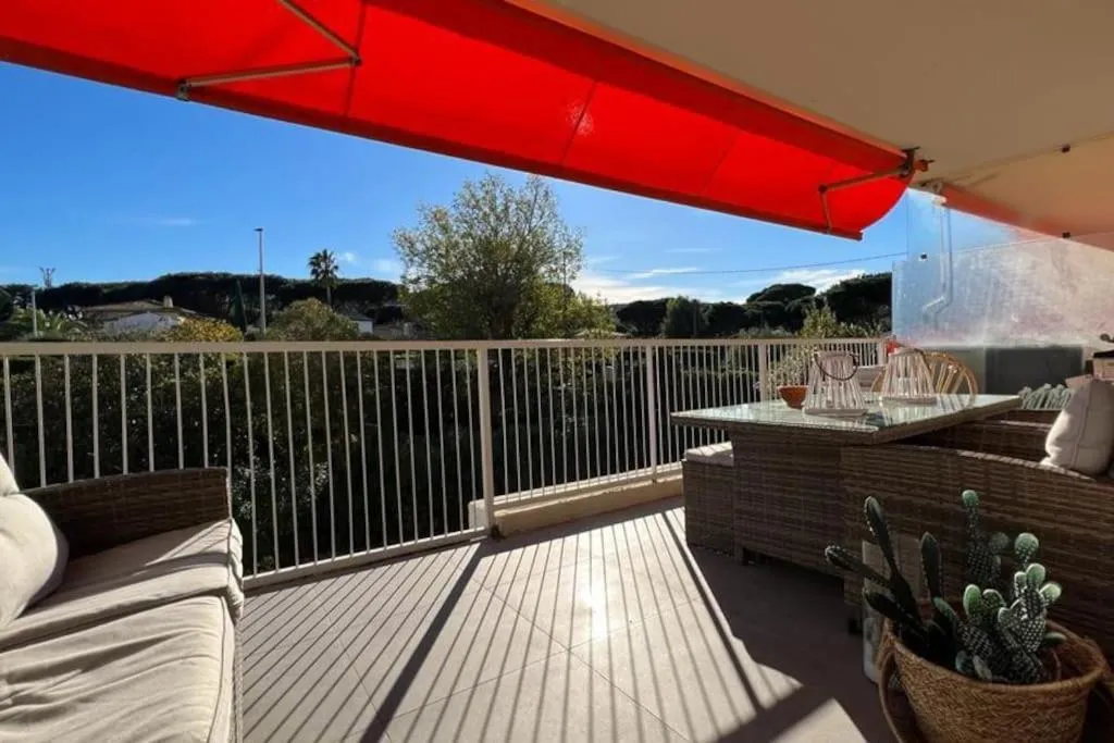 Image 1 of appt St Tropez ,magnifique T2, piscine ,terrasse, emplacement ideal ,front de mer,