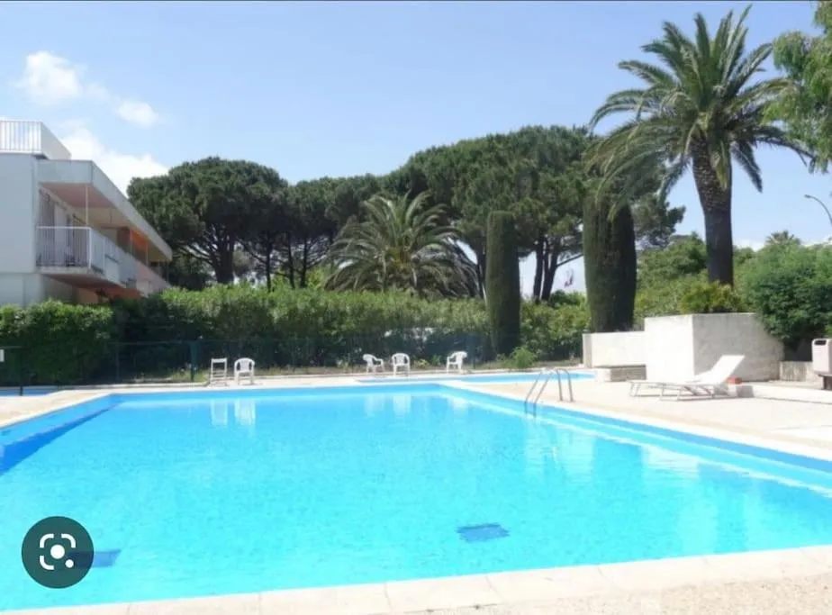 Image 4 of appt St Tropez ,magnifique T2, piscine ,terrasse, emplacement ideal ,front de mer,