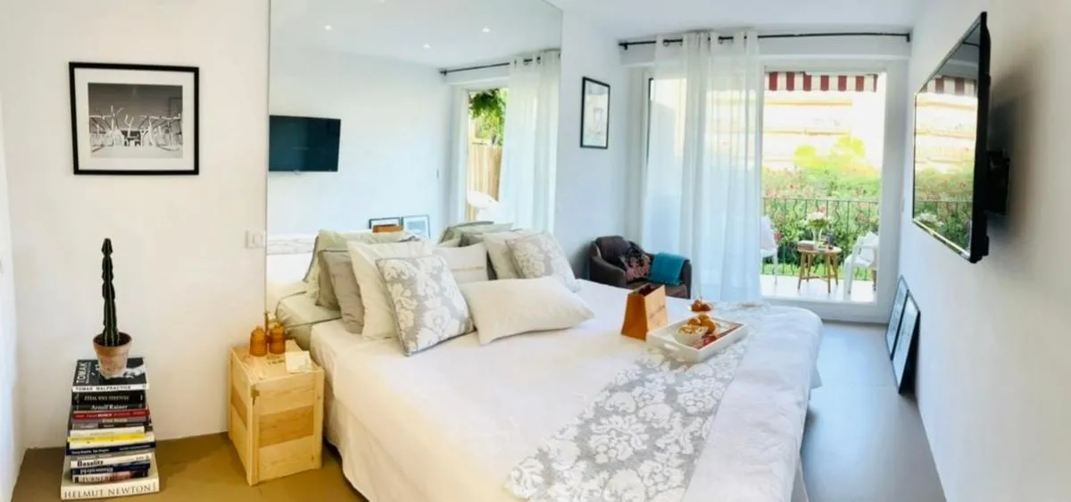 Image 1 of private room with balcony