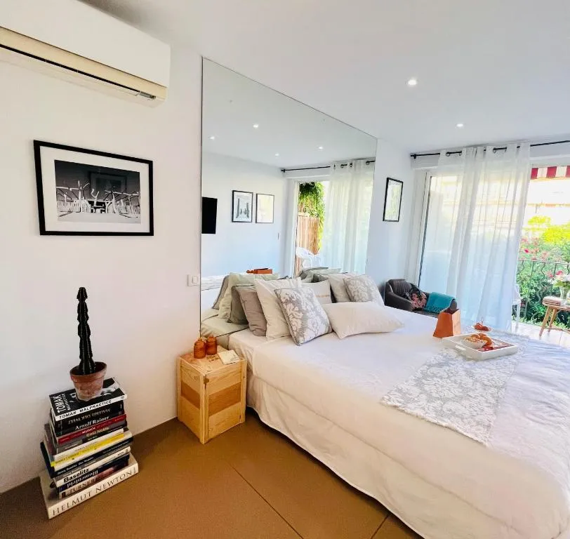 Image of private room with balcony