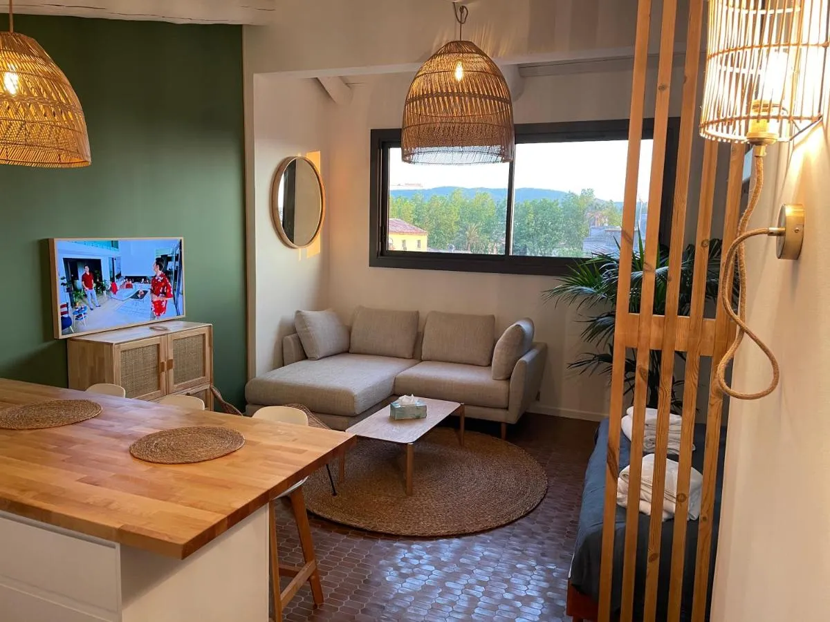 Image 2 of sous les toits de st tropez
